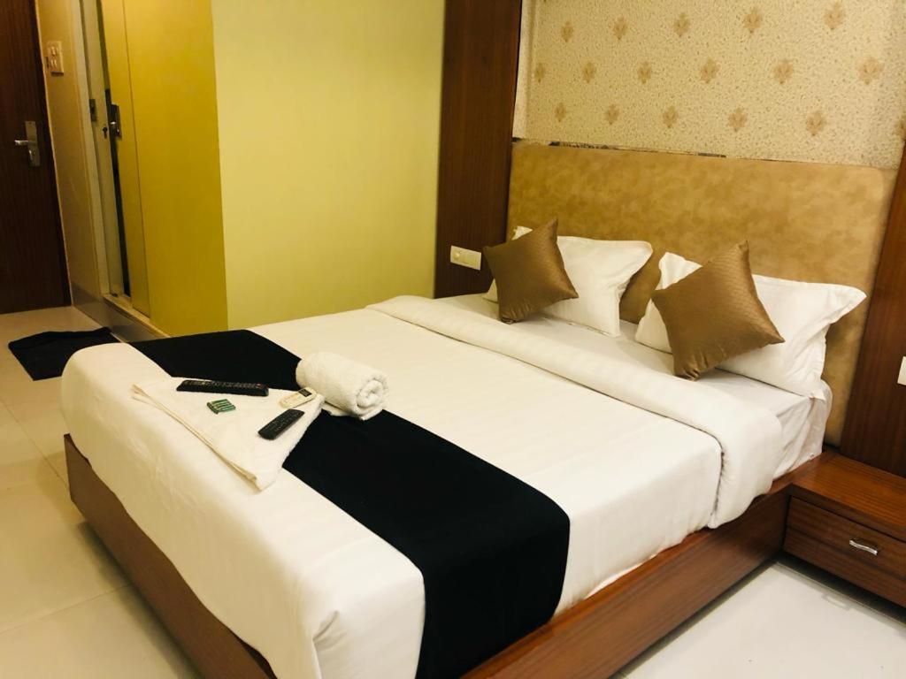 Glitz Hotels 7Even Hills- Nr International Airport Mumbai T2 Exterior photo